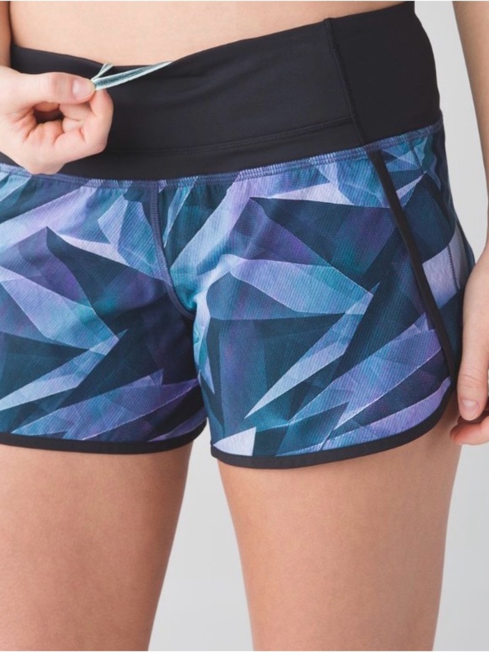 Lululemon Run Times Short *4-way Stretch 4"
Pretty Prism Multi / Black